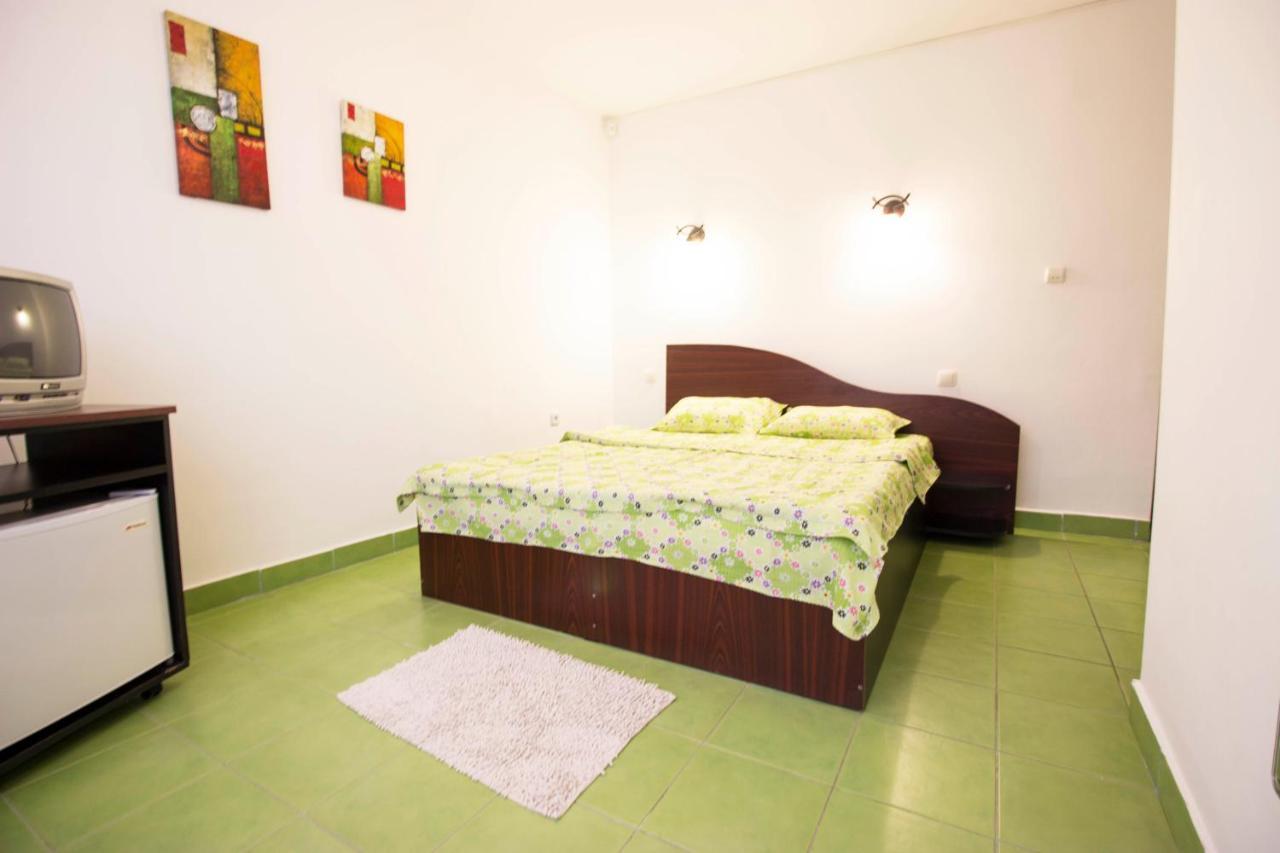 Vila Leonard Hotel Costinesti Exterior photo